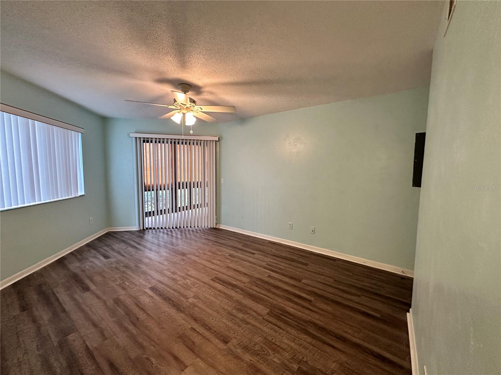 Image 14 of 28 For 13 Surrey Court 13