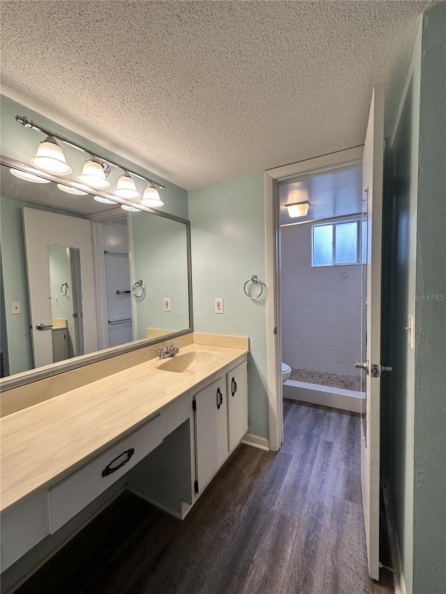 Image 16 of 28 For 13 Surrey Court 13