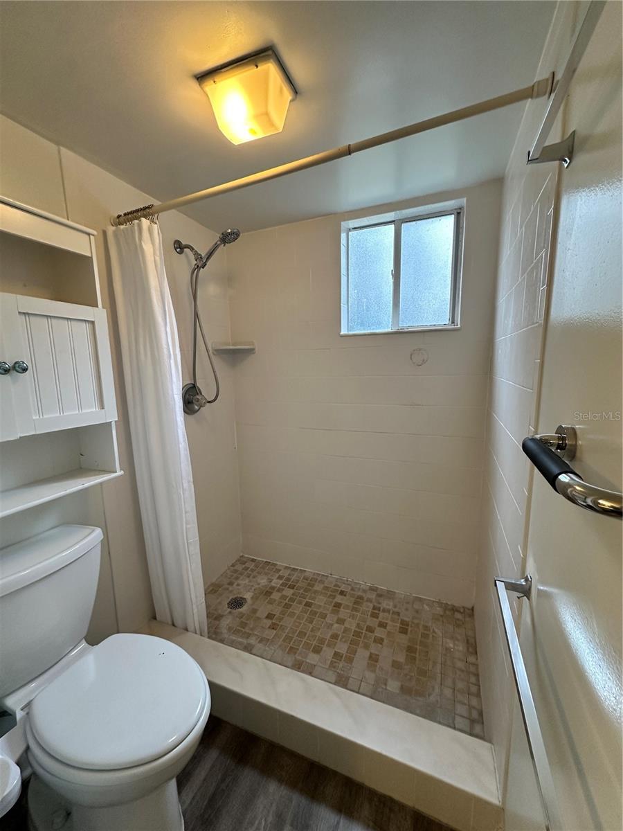 Image 17 of 28 For 13 Surrey Court 13