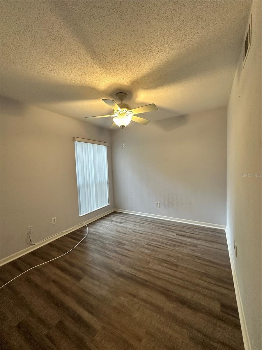 Image 18 of 28 For 13 Surrey Court 13