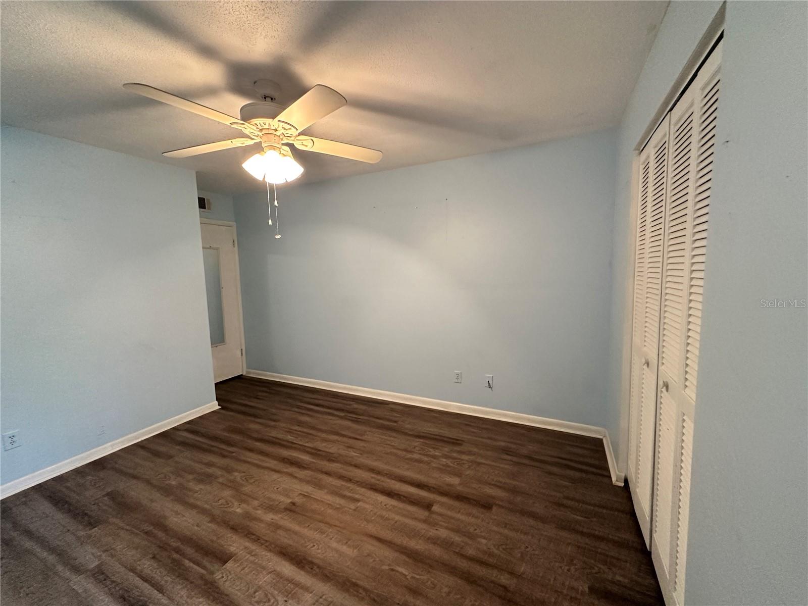 Image 23 of 28 For 13 Surrey Court 13