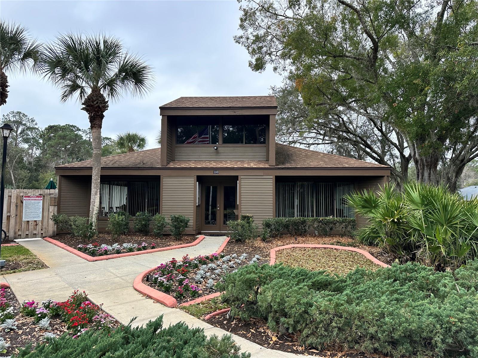 Image 25 of 28 For 13 Surrey Court 13