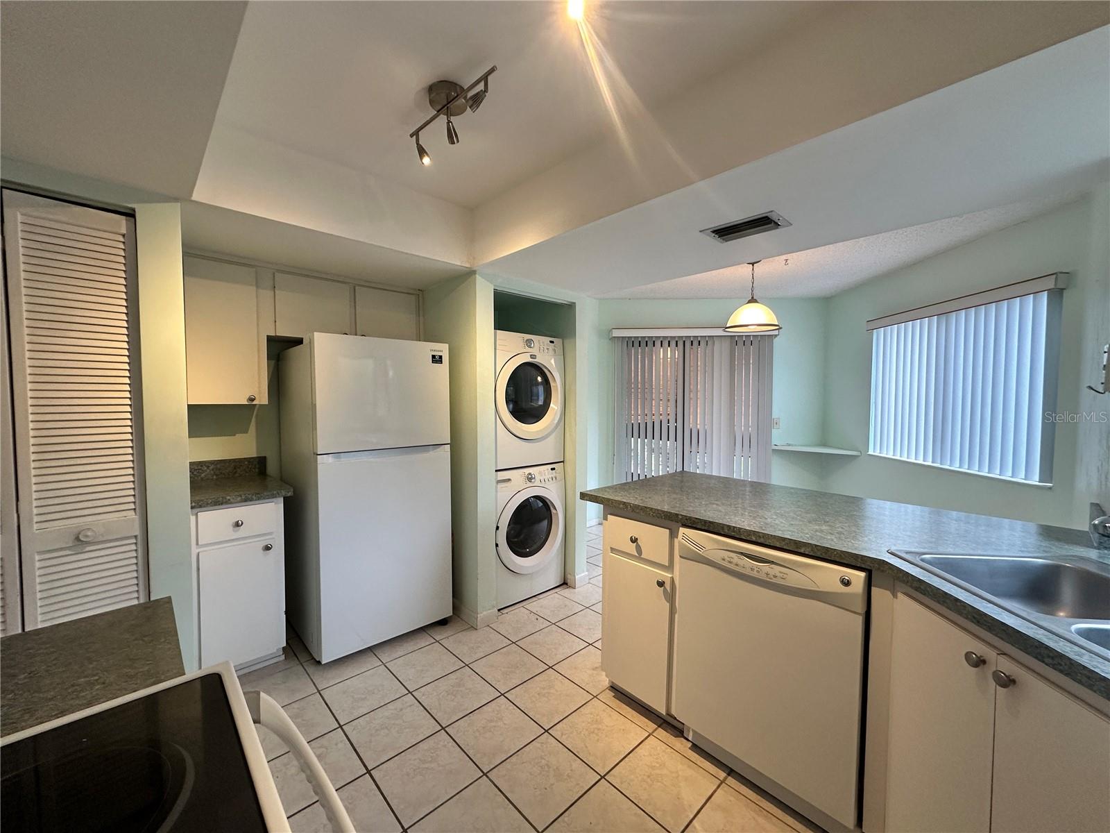 Image 6 of 28 For 13 Surrey Court 13