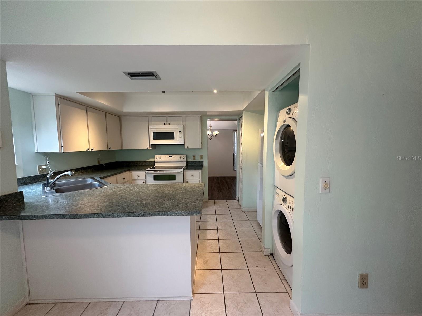 Image 9 of 28 For 13 Surrey Court 13