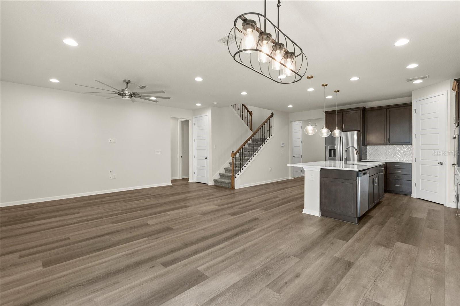 Image 10 of 41 For 22 Los Lagos Boulevard