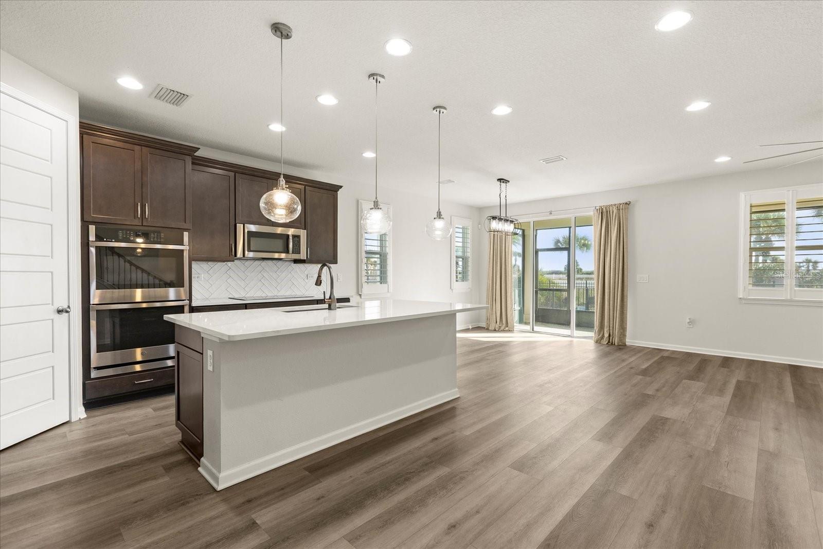 Image 4 of 41 For 22 Los Lagos Boulevard