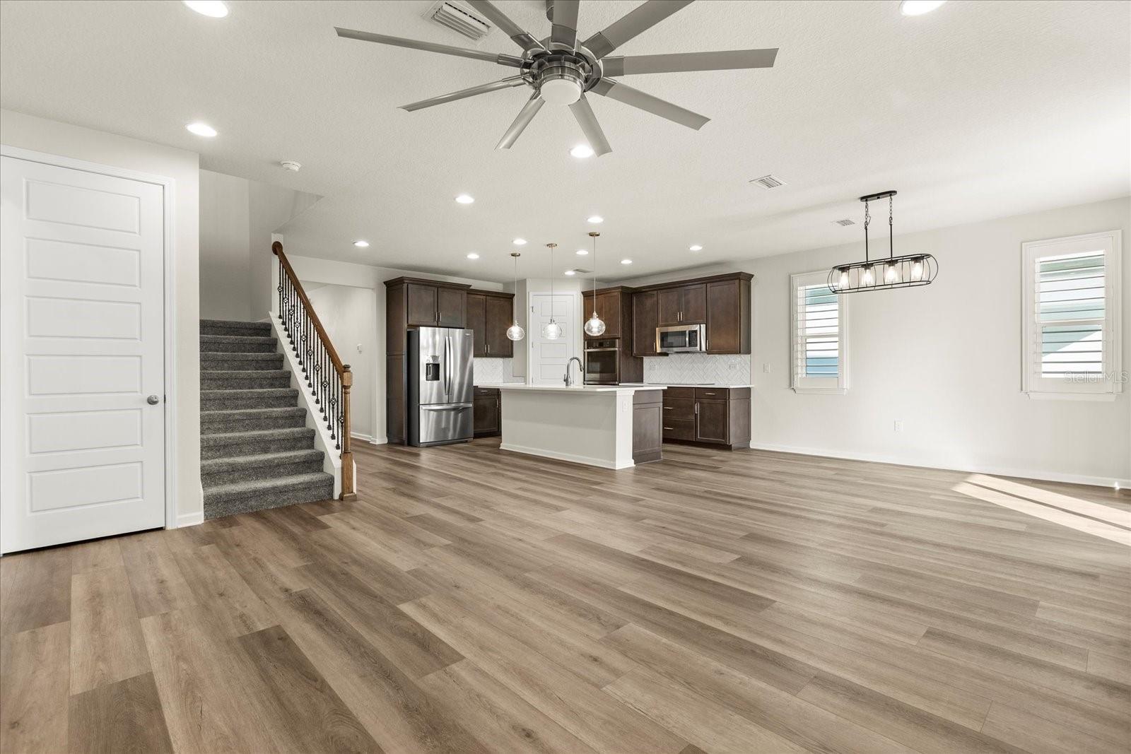 Image 9 of 41 For 22 Los Lagos Boulevard