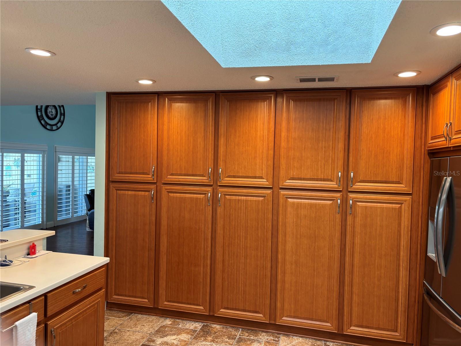 Image 14 of 30 For 1 Cloverdale Court S