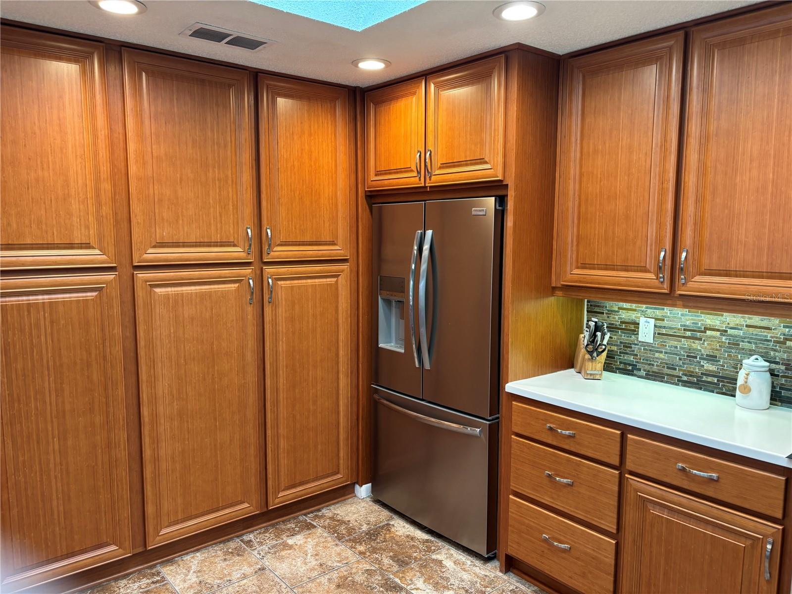 Image 16 of 30 For 1 Cloverdale Court S