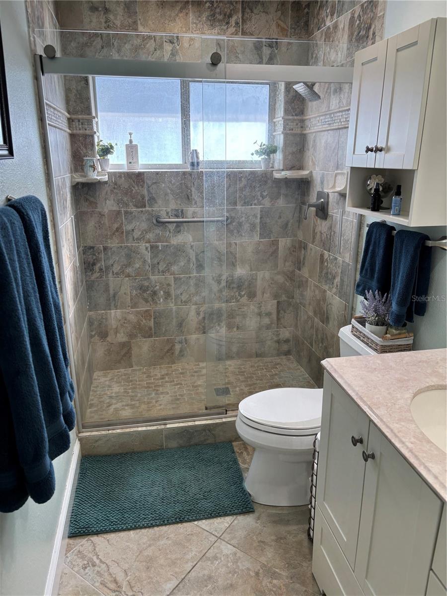 Image 23 of 30 For 1 Cloverdale Court S