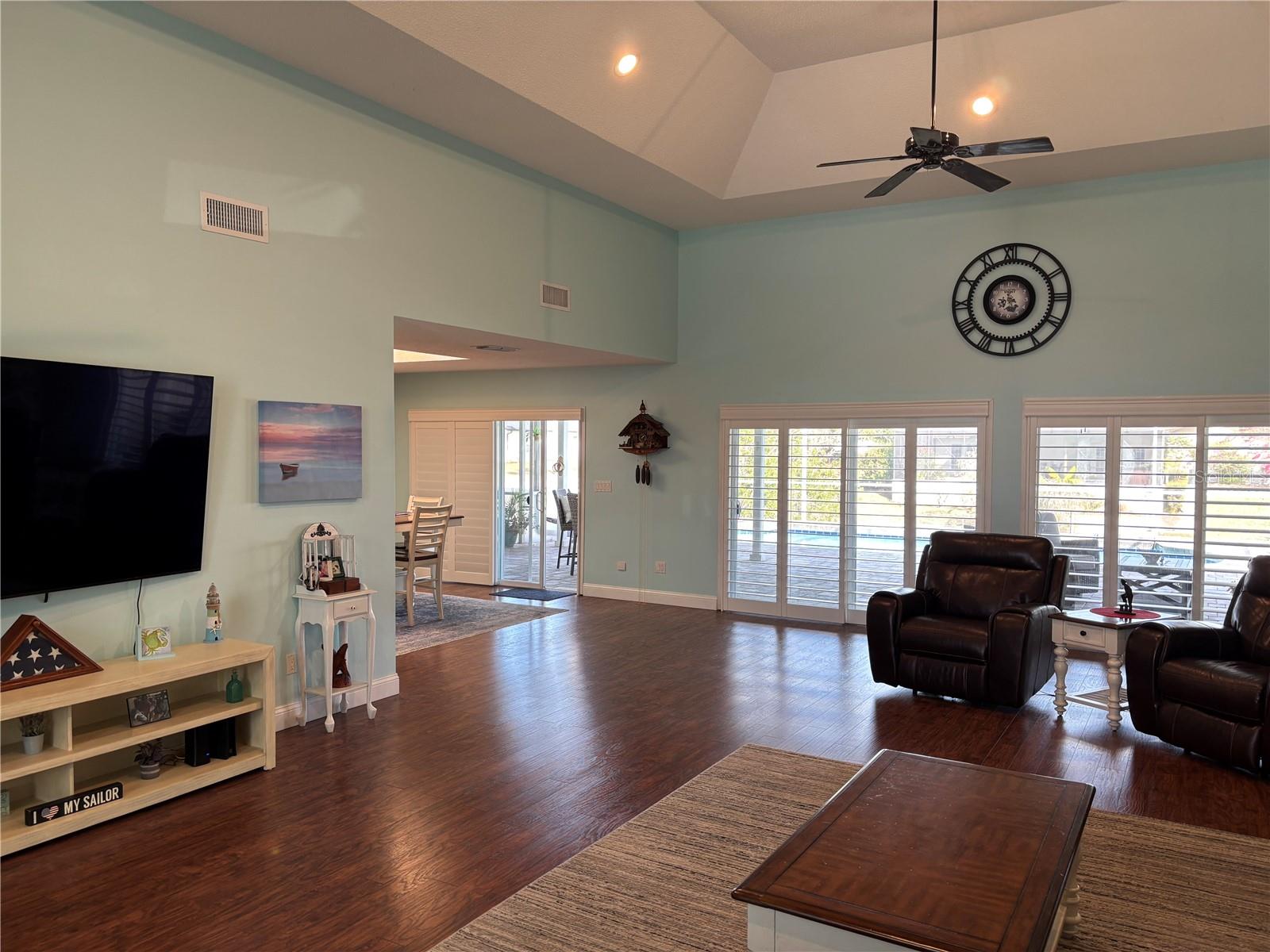 Image 9 of 30 For 1 Cloverdale Court S