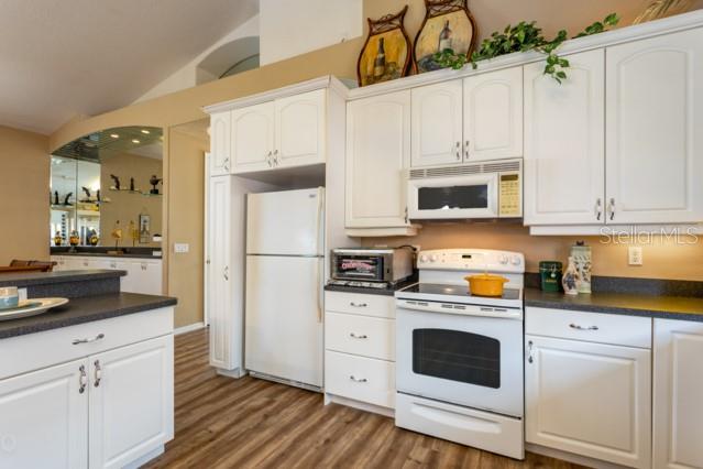 Image 14 of 49 For 497 Grandview Avenue