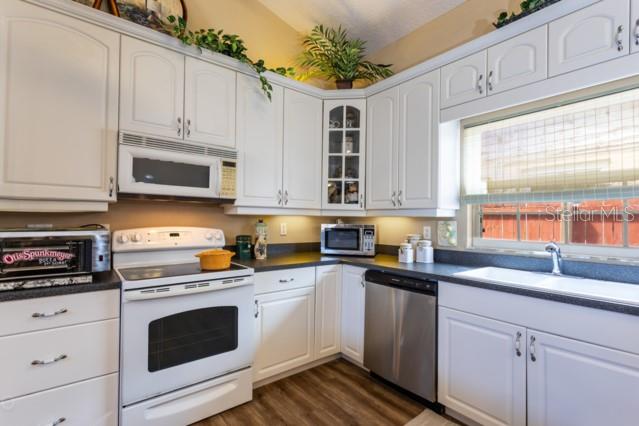 Image 16 of 49 For 497 Grandview Avenue