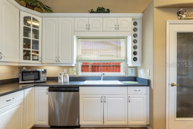 Image 17 of 49 For 497 Grandview Avenue