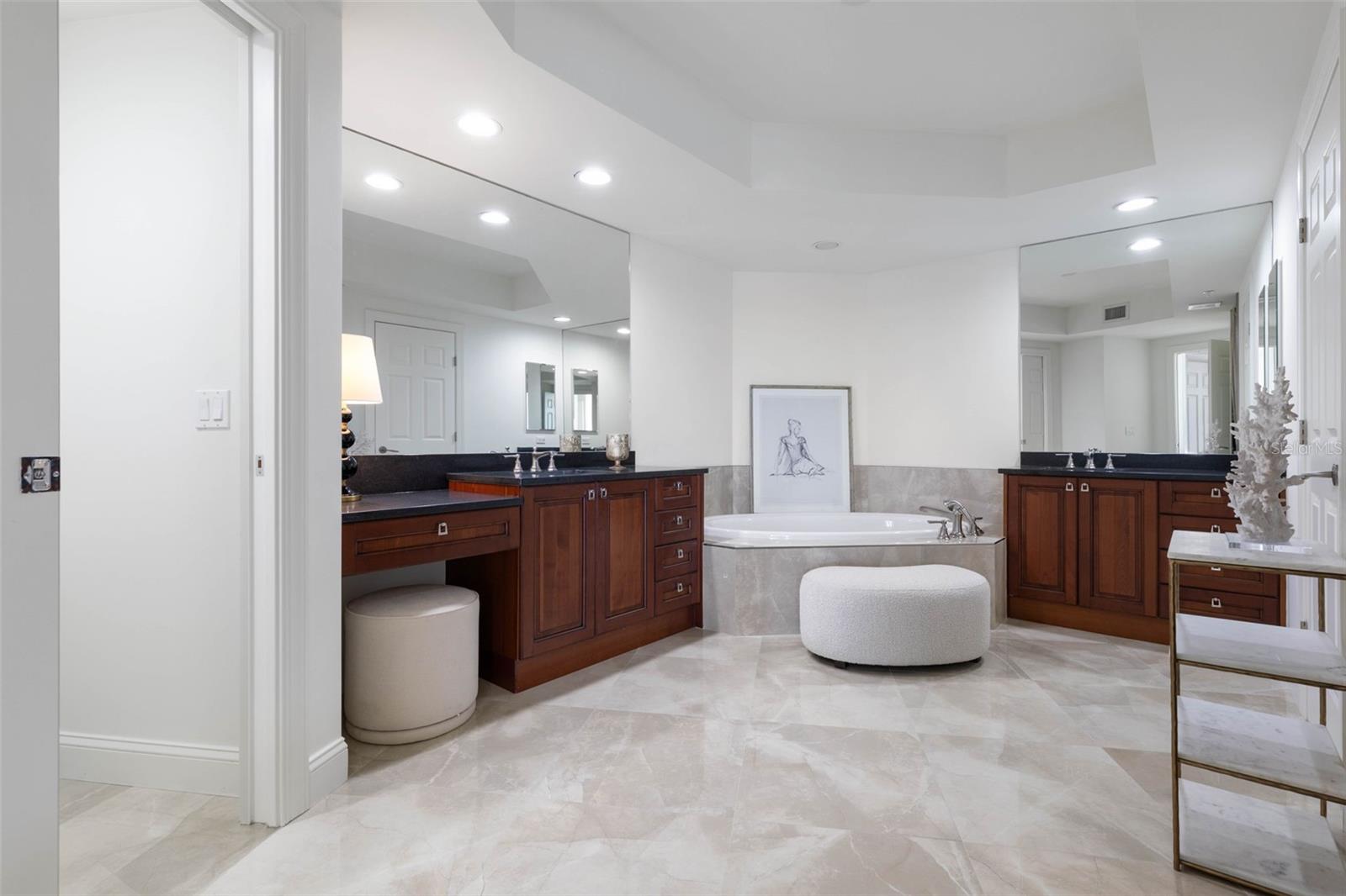 Image 30 of 95 For 19 Avenue De La Mer  405