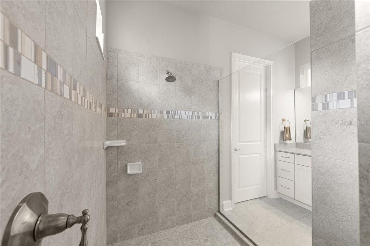 Image 20 of 69 For 827 Creekwood Drive