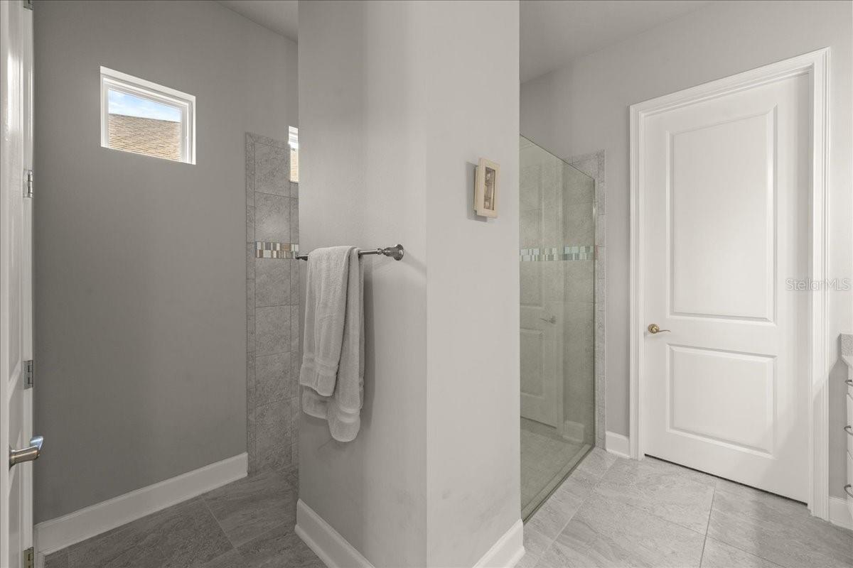 Image 21 of 69 For 827 Creekwood Drive