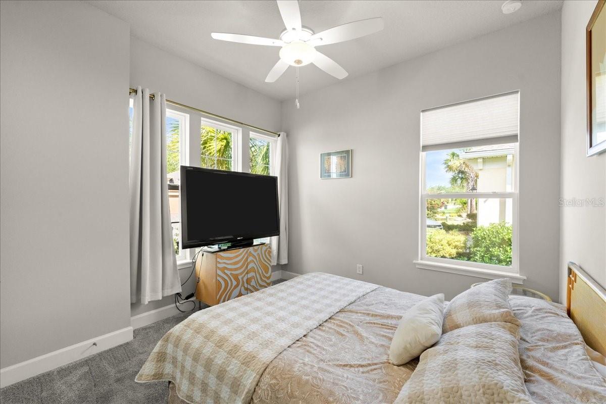 Image 23 of 69 For 827 Creekwood Drive