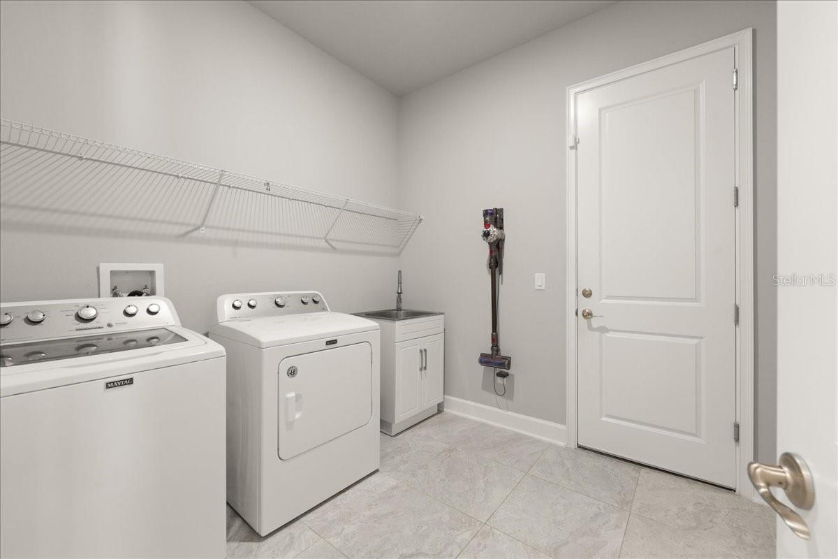 Image 30 of 69 For 827 Creekwood Drive