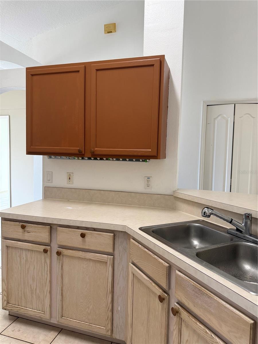 Image 7 of 37 For 38 Pebblewood Lane