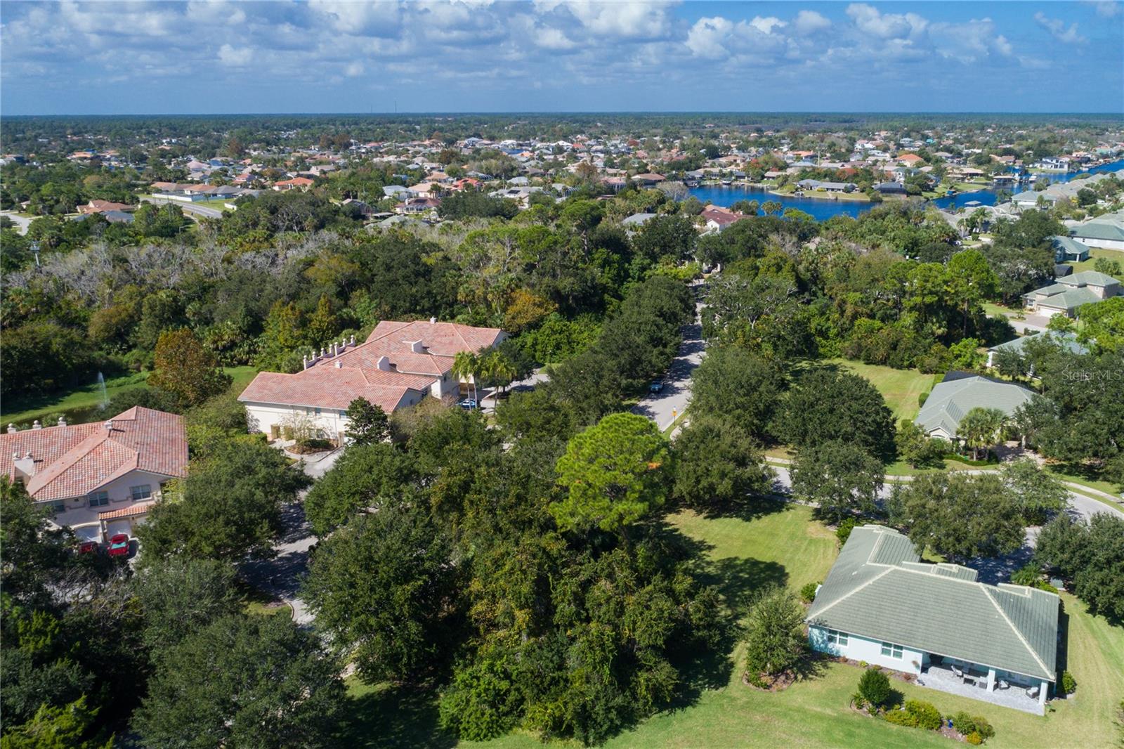 Image 12 of 49 For 2 Holly Court