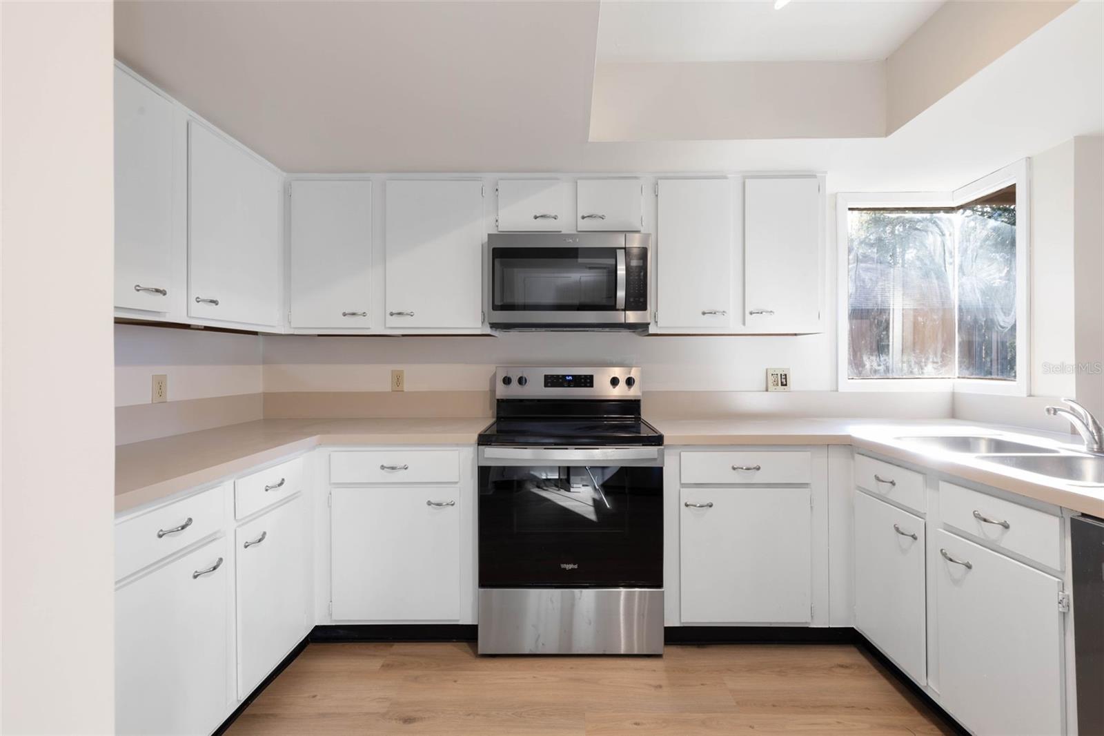 Image 14 of 53 For 6 Greenbriar Court 6