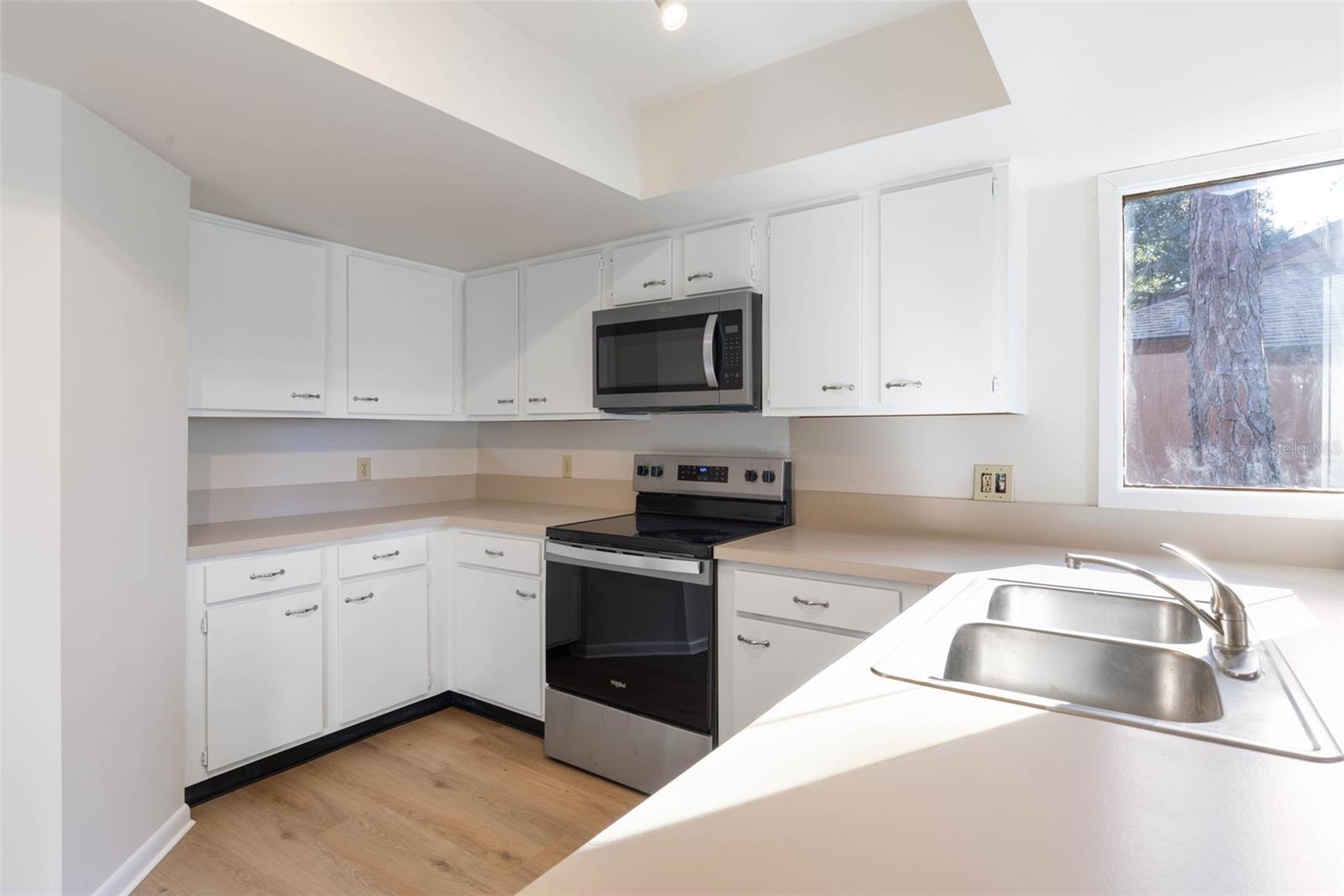 Image 15 of 53 For 6 Greenbriar Court 6