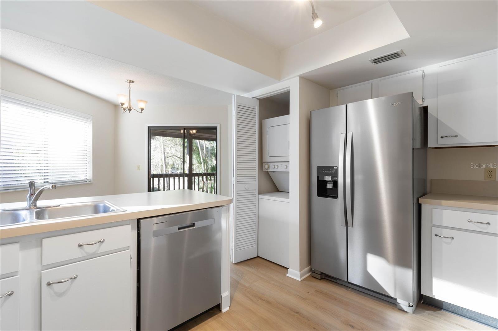 Image 16 of 53 For 6 Greenbriar Court 6