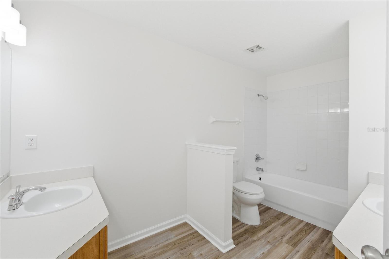 Image 24 of 57 For 2537 Blackstone Court