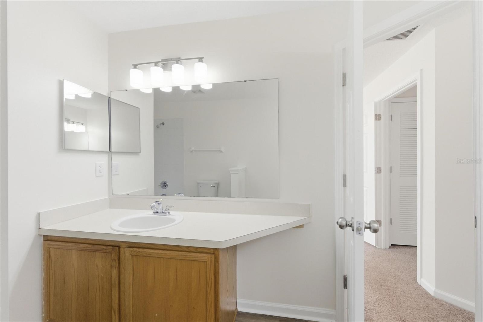 Image 27 of 57 For 2537 Blackstone Court