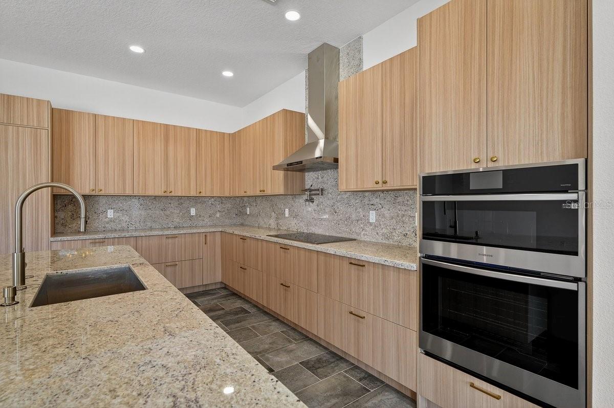 Image 13 of 72 For 7 Crandon Court