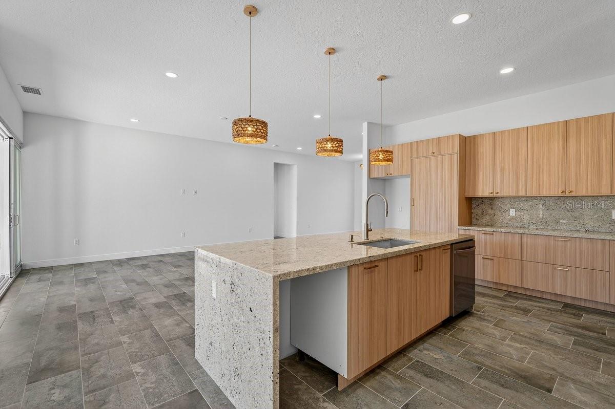 Image 14 of 72 For 7 Crandon Court