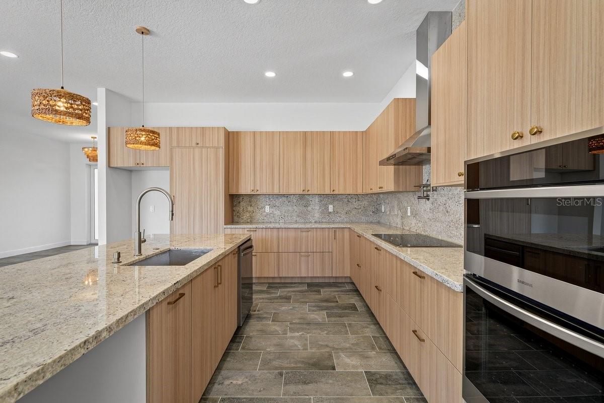 Image 15 of 72 For 7 Crandon Court