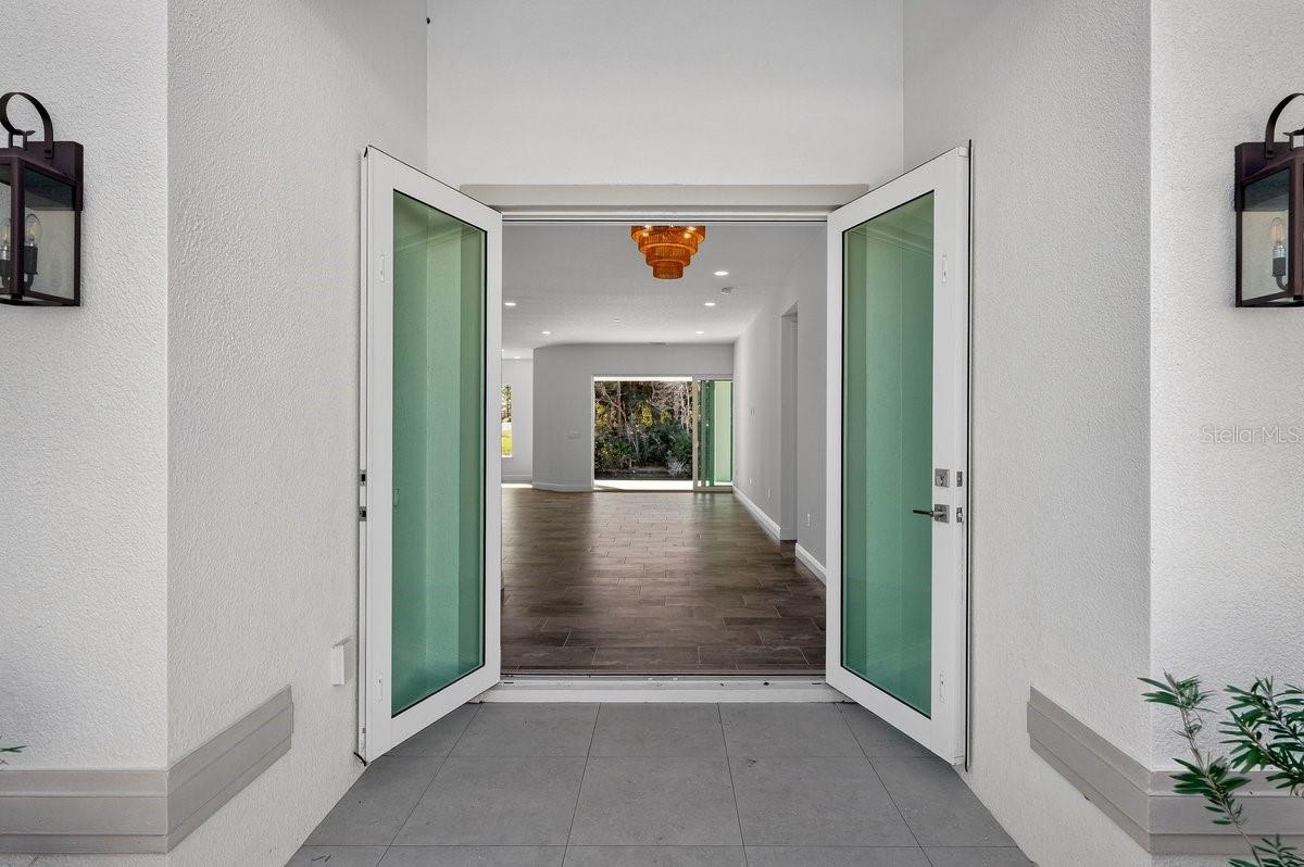 Image 2 of 72 For 7 Crandon Court