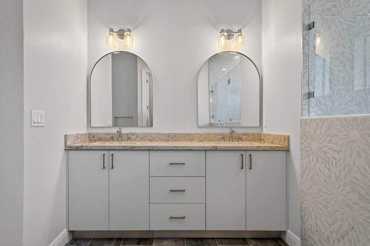 Image 28 of 72 For 7 Crandon Court