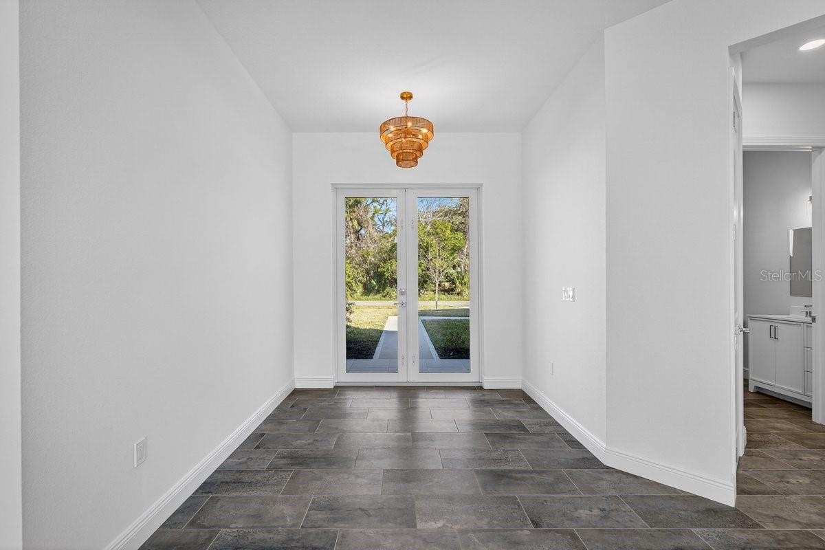 Image 3 of 72 For 7 Crandon Court