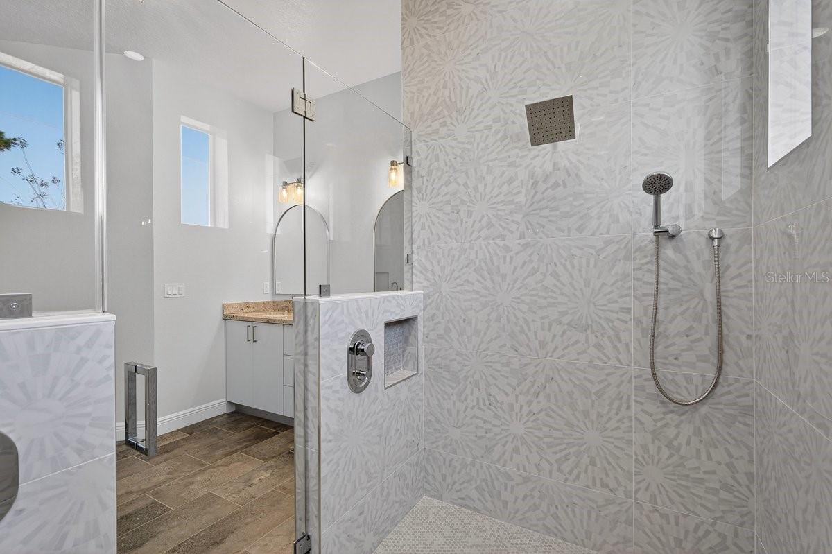 Image 31 of 72 For 7 Crandon Court