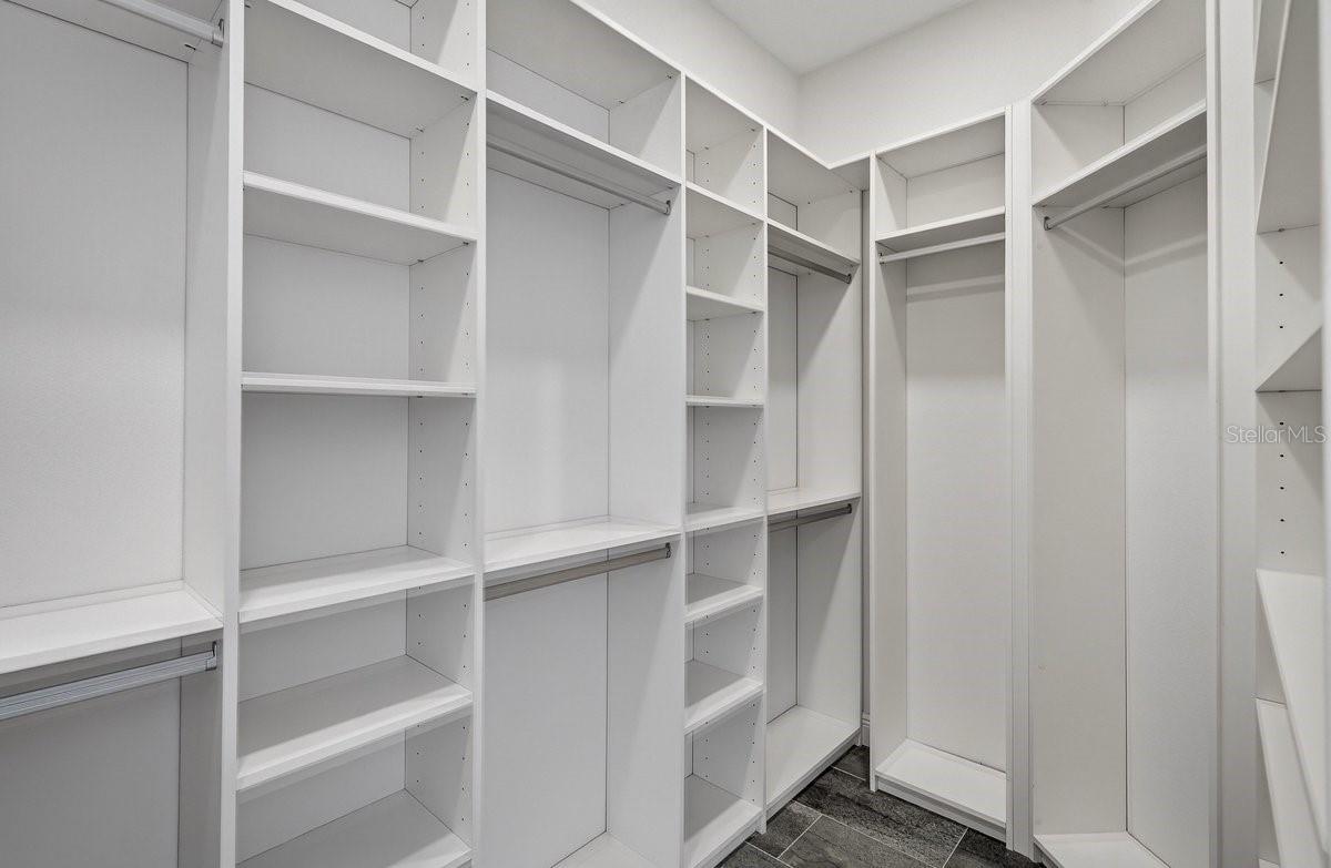 Image 32 of 72 For 7 Crandon Court