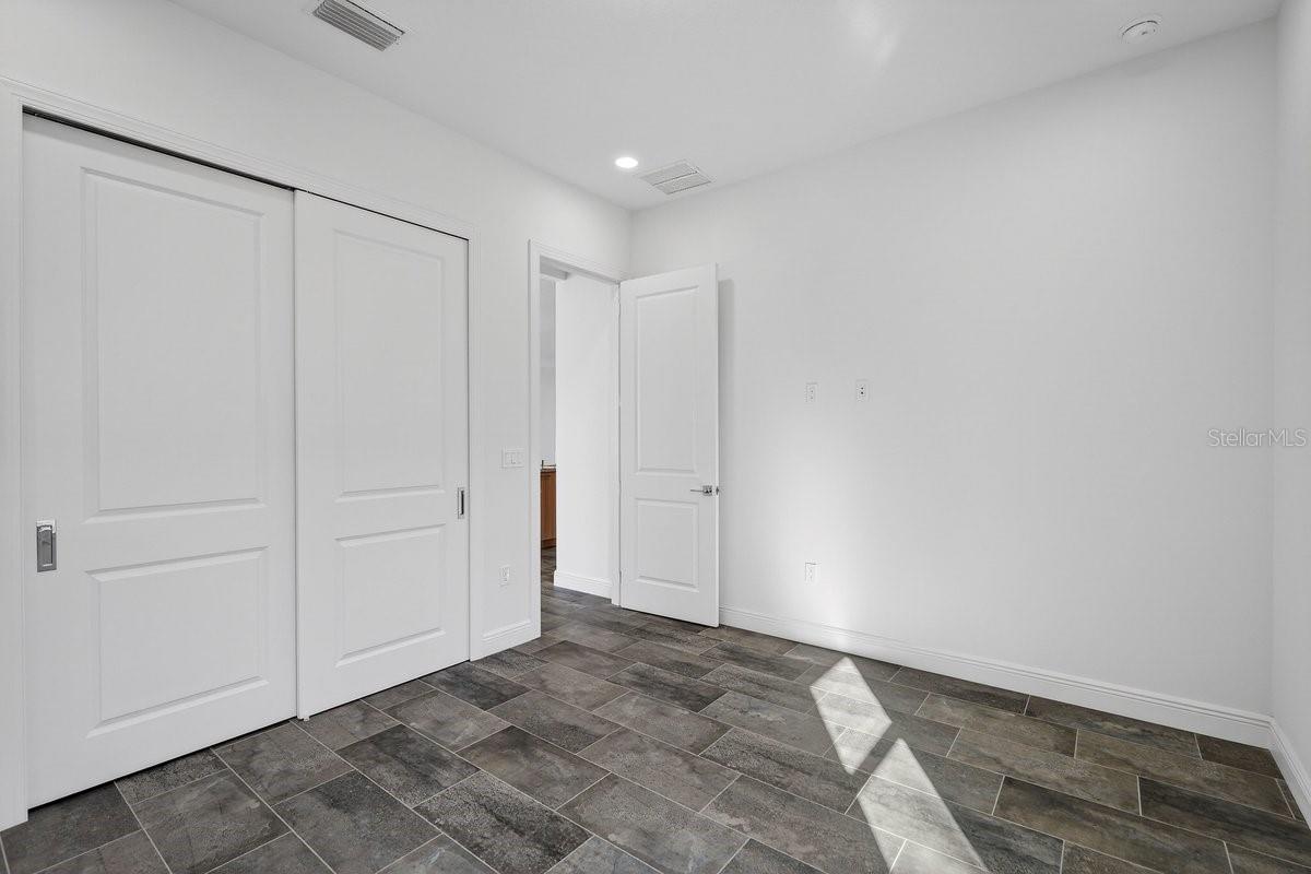 Image 34 of 72 For 7 Crandon Court