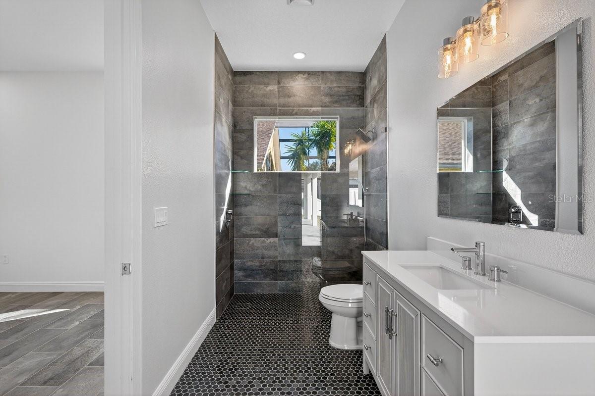 Image 36 of 72 For 7 Crandon Court