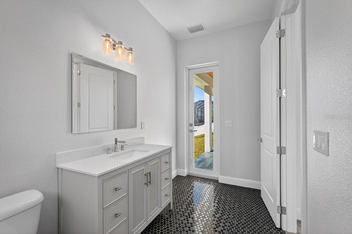 Image 37 of 72 For 7 Crandon Court