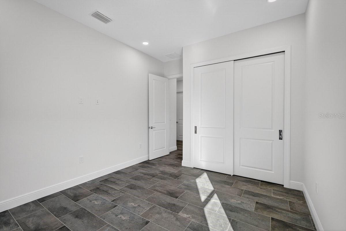 Image 44 of 72 For 7 Crandon Court