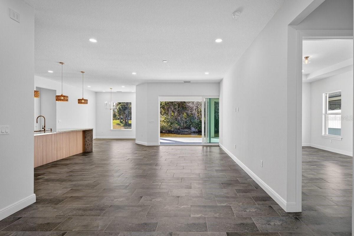 Image 5 of 72 For 7 Crandon Court