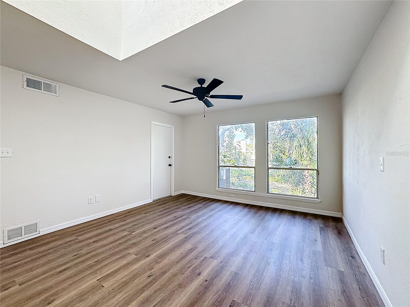 Image 22 of 51 For 4445 Rayfield Drive