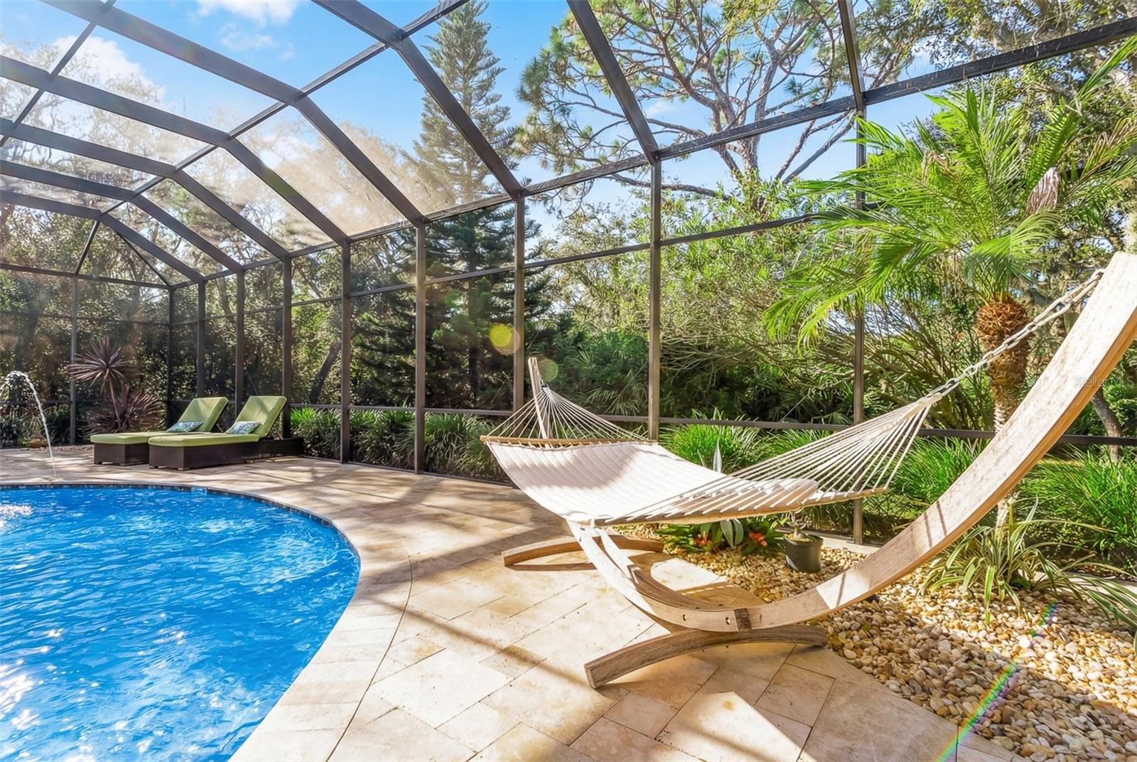 Image 18 of 53 For 8 Rue Renoir