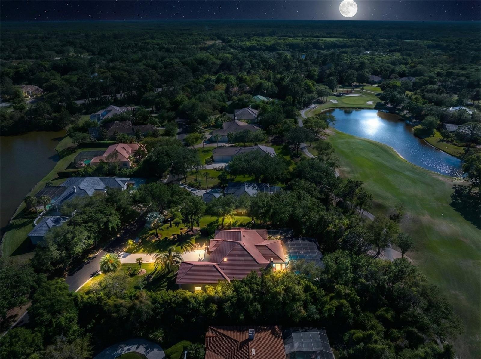 Image 2 of 53 For 8 Rue Renoir