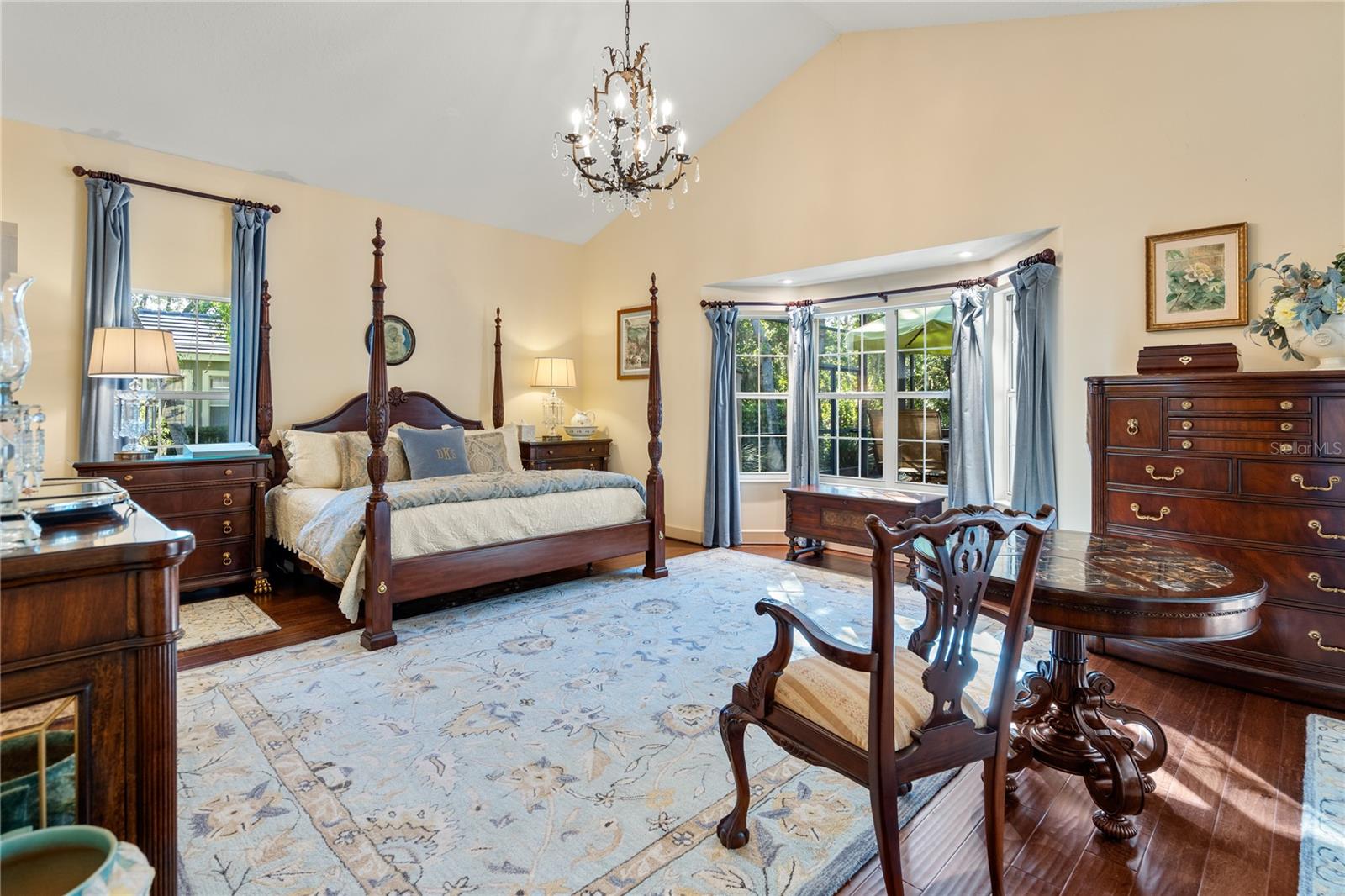 Image 28 of 53 For 8 Rue Renoir