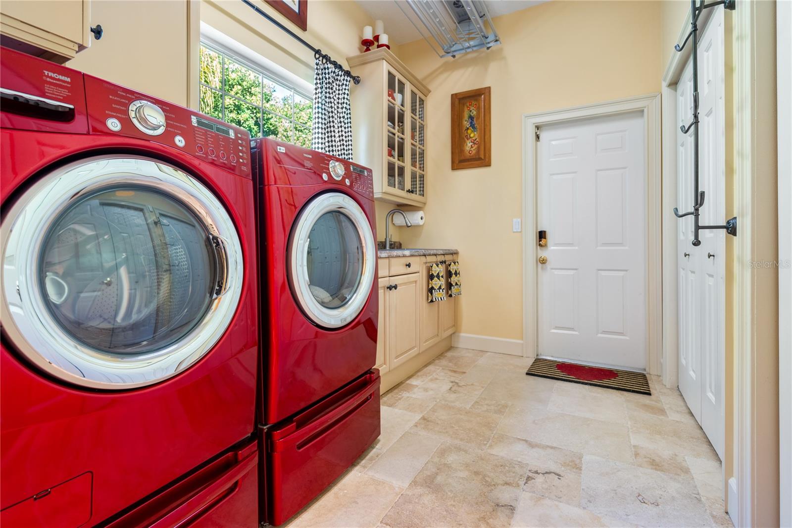 Image 34 of 53 For 8 Rue Renoir