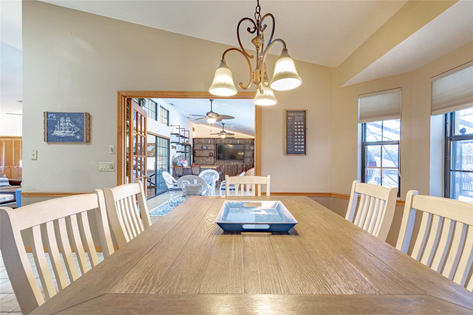 Listing photo id 11 for 27 Cherrytree Court