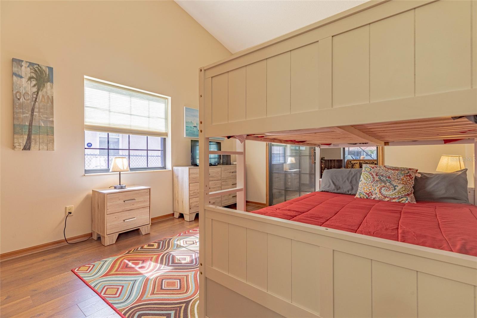 Listing photo id 16 for 27 Cherrytree Court